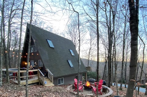 A-Frame Cabin w/ Hot Tub: 1 Mi to Beech Mountain! House in Beech Mountain