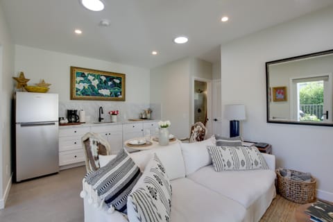Quiet + Serene Couples Retreat: Walk to Bay! Cottage in Point Loma