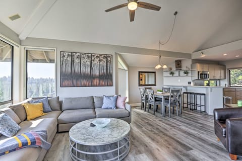 Gorgeous Bend Condo w/ Deck, Trail & Pool Access! Condo in Bend