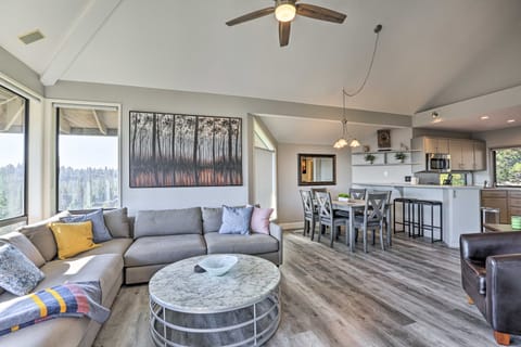 Gorgeous Bend Condo w/ Deck, Trail & Pool Access! Appartamento in Bend