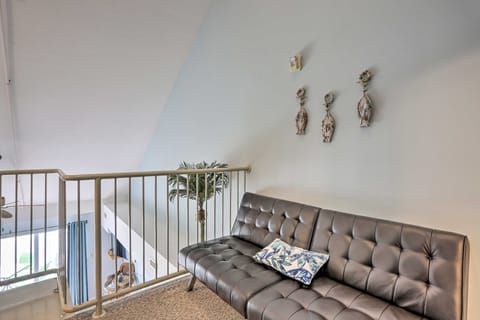 Resort-Style Condo with Lake-View Balcony! Apartment in Lake Erie