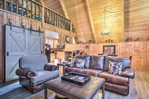 Ski-In/Ski-Out Red River Cabin w/ Mtn Views! Haus in Red River