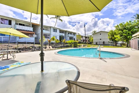 Lanai & Community Pool Access: Sunny Central Condo Apartment in Holualoa