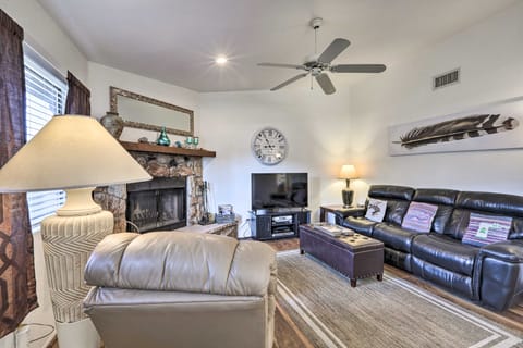 Sedona Condo: Patio, 16 Mi to Red Rock State Park Apartment in Village of Oak Creek