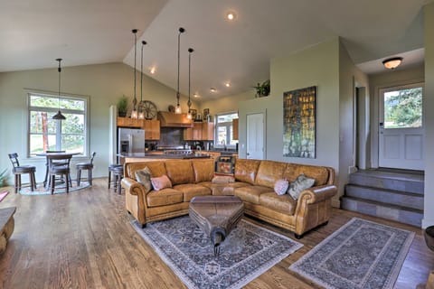 On-Site Hiking Access: Mtn-View Conifer Cabin House in Park County