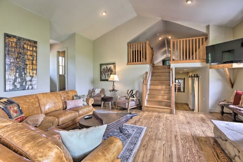 On-Site Hiking Access: Mtn-View Conifer Cabin House in Park County