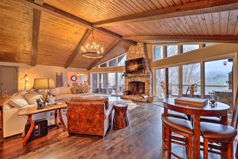 Luxury Mountain Hideaway w/ Hot Tub, 2 Mi to Ski! House in Beech Mountain