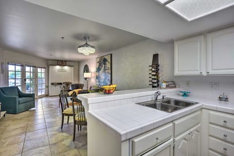 Condo w/ Patio, Walk to Downtown Palm Springs! Apartment in Palm Springs