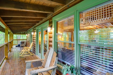 Hot Tub + Pool Table: Secluded Seiverville Cabin House in Gatlinburg