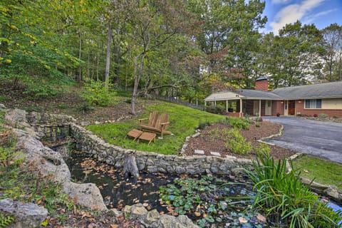 Updated Ranch-Style Home w/ Scenic Deck, Pond Haus in Kingsport