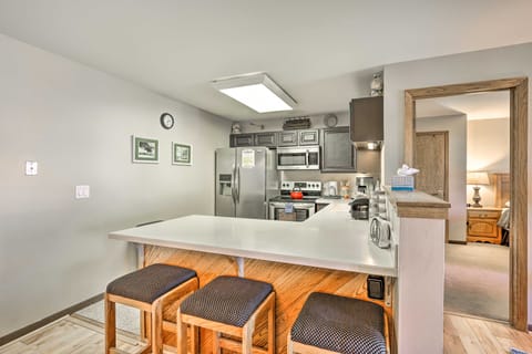 Condo w/ Balcony & Fireplace in Silverthorne! Apartment in Wildernest