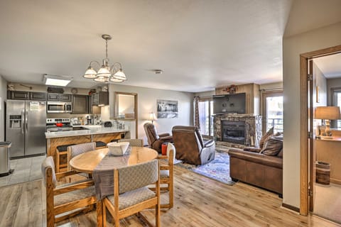 Silverthorne Condo w/ Private Balcony & Fireplace! Apartment in Wildernest