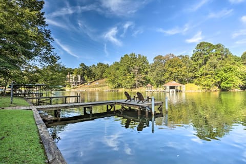 Waterfront Lake Martin Home w/ Private Dock & View House in Lake Martin