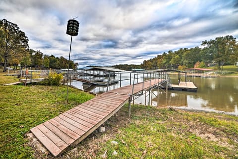 Benton House w/ Grill, Private Dock & Lake Access! House in Lake Barkley