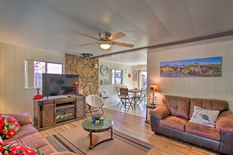 Comfy Retreat w/ Fenced-In Yard & Gas Grill! House in Payson