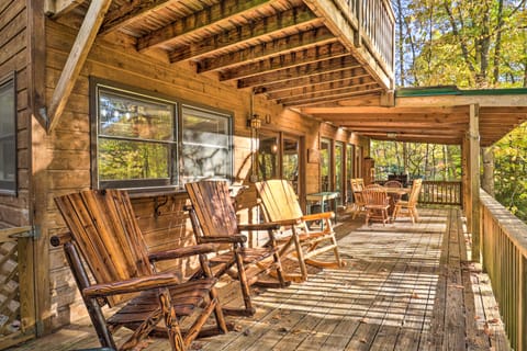 Creekside Retreat - Mins to Slopes & Trails! Haus in Maggie Valley