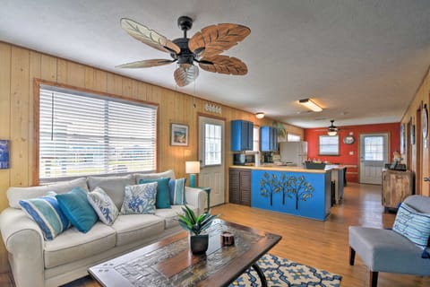 Colorful Crystal Beach Home w/ Ocean View! Cottage in Bolivar Peninsula