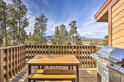 Sunny Alpine Escape w/ Hot Tub + Mountain Vistas! Apartment in Fraser