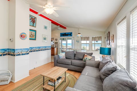 Oceanfront Gem w/ Rooftop Deck: Steps to Sand House in Topsail Beach