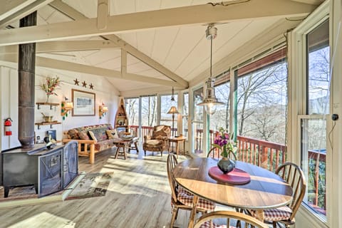 Mountain Treehouse: A Unique Hilltop Hideaway Cottage in Beech Mountain