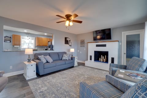 Table Rock Lake Home - Fire Pit & Lake Views! House in Table Rock Lake