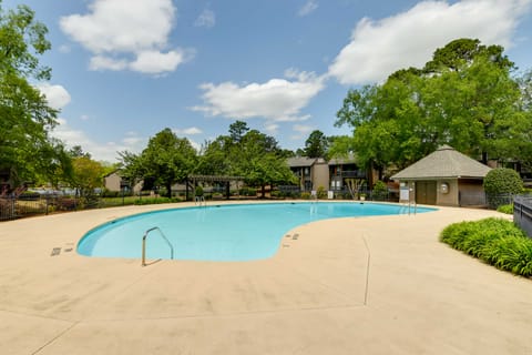 Lakeview Condo w/ Resort Pool: 2 Miles to Golf! Apartment in Pinehurst