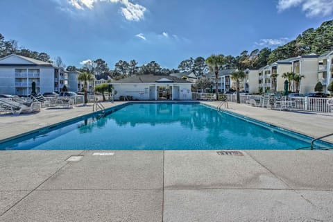 First-Floor Myrtle Beach Condo w/ Pool Access! Apartment in Carolina Forest