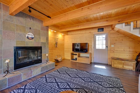 A-Frame Munds Park Retreat with Gas Grill & A/C! House in Munds Park
