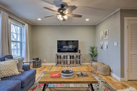 Howdy Haus: Pool + Hot Tub + Outdoor Space House in Fredericksburg