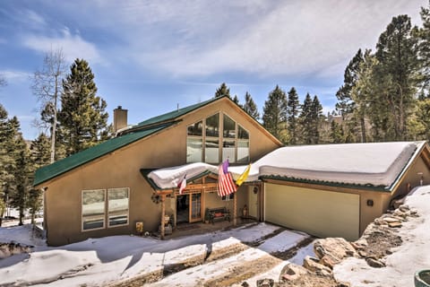 Expansive Angel Fire Retreat: 1 Mi to Fishing! Casa in Angel Fire