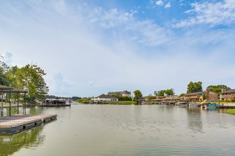 Townhome Near Lake Hamilton & Race Track! Apartment in Hot Springs