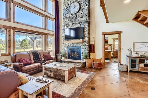 Idyllic Florissant Cabin w/ Patio & Hot Tub! House in Colorado