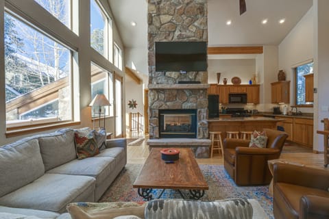 Breck Escape w/ Hot Tub & Nearby Ski Access! House in Breckenridge