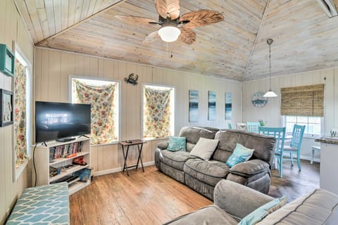 Colorful Texas Coast House w/ Beach Access! House in Surfside Beach