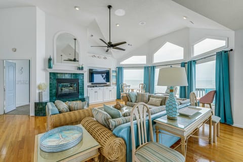 Grand Seaside Escape w/ Direct Beach Access! House in Corolla