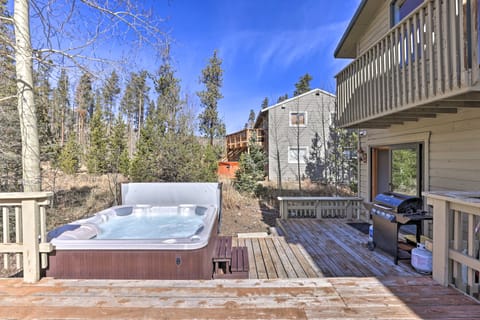 Updated Frisco Home w/ Deck, Hot Tub & Views! House in Frisco