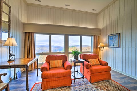 Breathtaking Highlands Condo w/ Mountain View Apartment in Highlands