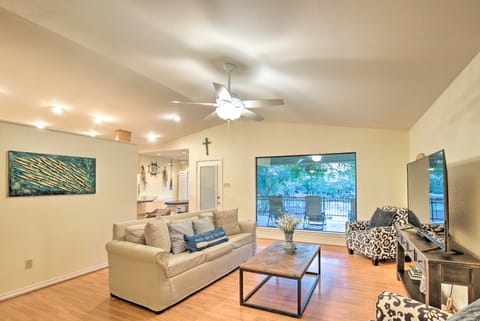 Lake Placid Home w/ Dock & Grill! House in Seguin