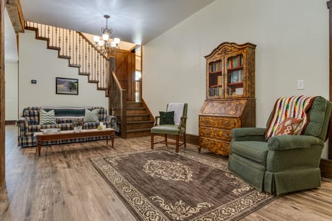 'Eagle Crest Lodge' - Large Group Getaway! House in Indiana