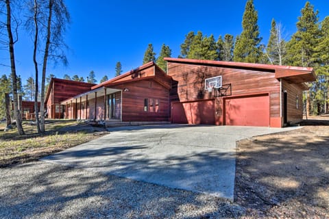 Charming Leadville Retreat w/ Private Hot Tub House in Colorado