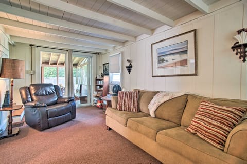 Charming MV Cottage: Walk to Dtwn Oak Bluffs! Cottage in Tisbury