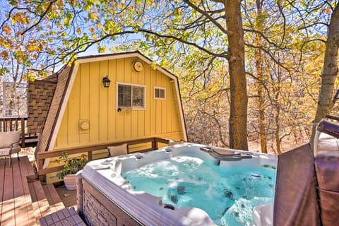 Lake Arrowhead Studio w/ Private Hot Tub! Apartment in Lake Arrowhead