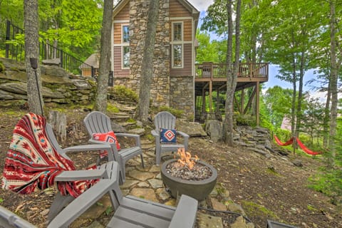 ‘Eagle View Lodge’  - Luxury Home with Hot Tub! House in Waynesville