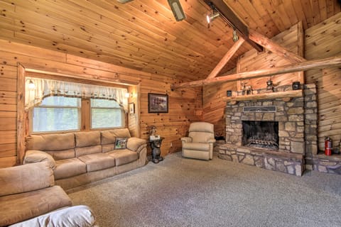 Pet-Friendly Raystown Lake Cabin w/Deck & BBQ! Cottage in Raystown Lake