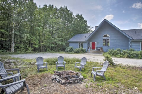 Elegant & Quiet Maine Escape w/ Sauna & Deck! House in Harrison