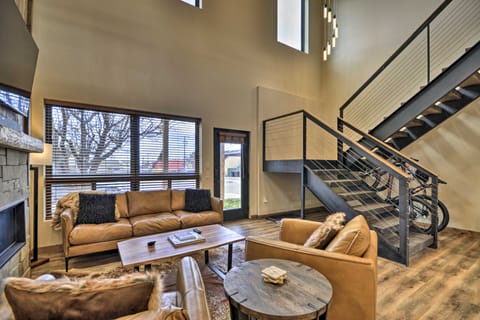 Modern Townhome w/ Rooftop Deck & Hot Tub! Condo in Red Lodge