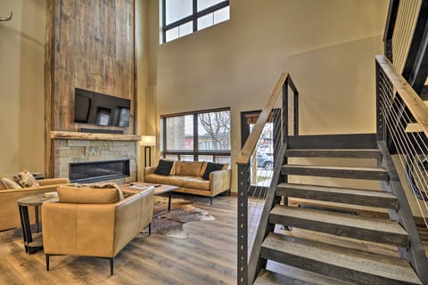 Modern Townhome w/ Rooftop Deck & Hot Tub! Apartment in Red Lodge