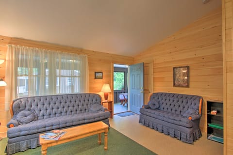 Family Cabin w/Beach Access on Panther Pond Haus in Casco