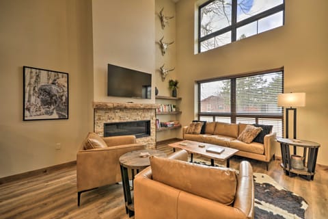 Red Lodge Townhome w/ Hot Tub & Fireplace! Apartment in Red Lodge
