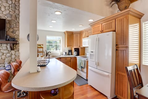 Lake & Mountain-View Home: Walk to Downtown! House in Crestline